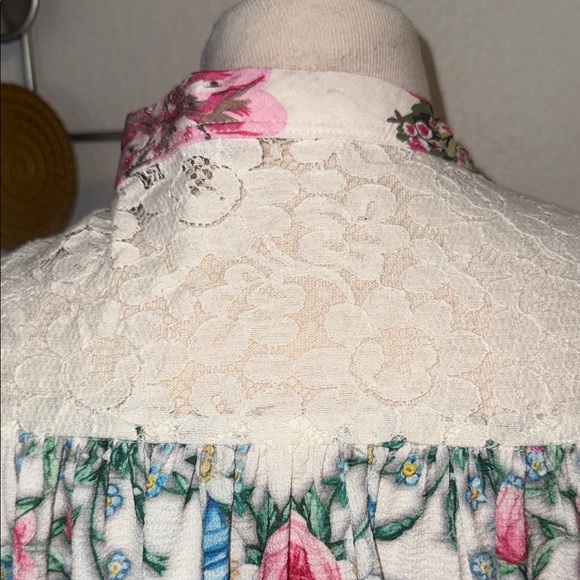 Floral Lace Maxi Dress - Picture 4 of 7